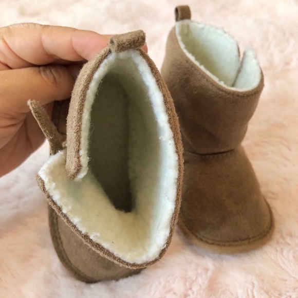 OshKosh B'gosh® Baby Faux-Fur Boot Crib Shoes - Picture 5 of 8